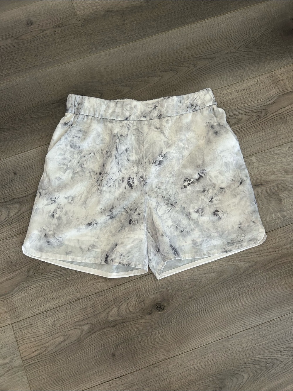 lululemon athletica Women's Marble-Print Athletic Shorts - White & Gray